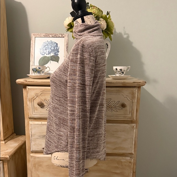 EUC Banana Republic Luxe Spun Heathered Brown Turtleneck Top - Picture 3 of 10